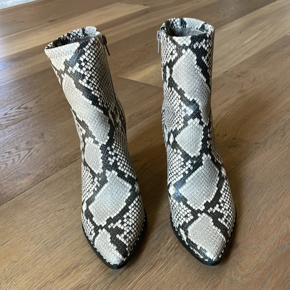 Aldo Loviren Snake Print Booties Size 8.5 - Picture 2 of 13